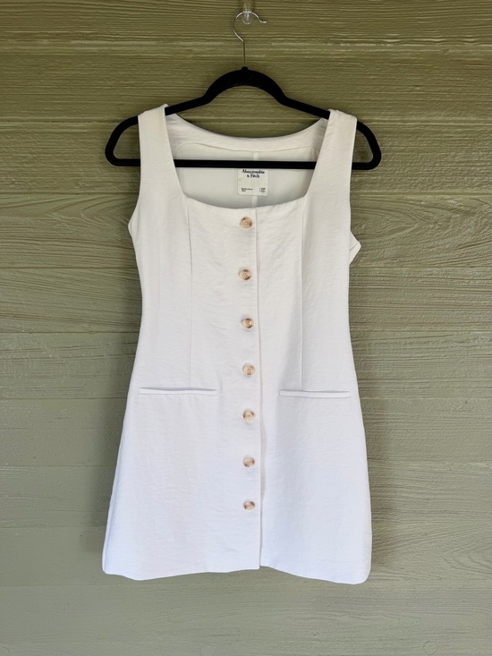 Abercrombie & Fitch Dresses & Skirts - The A&F Mara Squareneck Vest Mini Dress in White